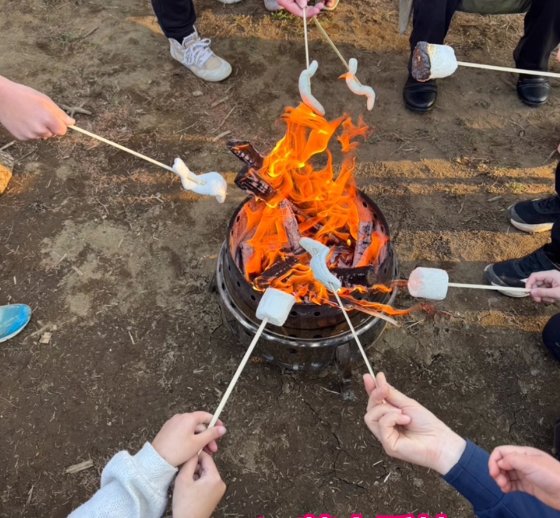 みんなでマシュマロ焼き