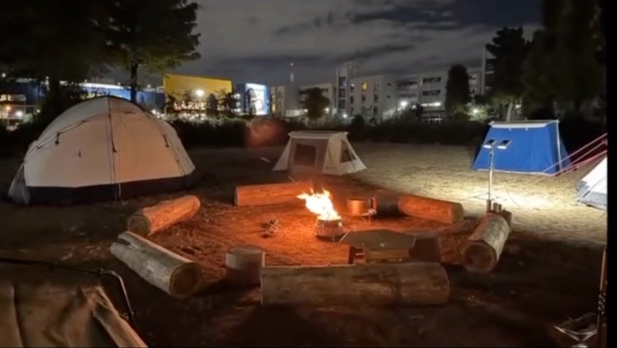 夜のフィールド全景